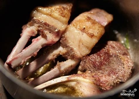 Блюдо из плеча ягненка с розмарином и чесноком