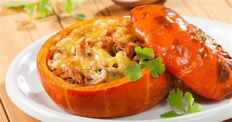 Быстрая и вкусная тыква с мясом в духовке