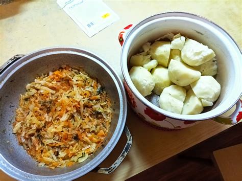 Варим картофель и морковь до готовности