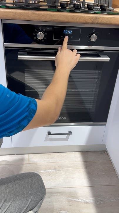 Включение духовки и контроль процесса приготовления