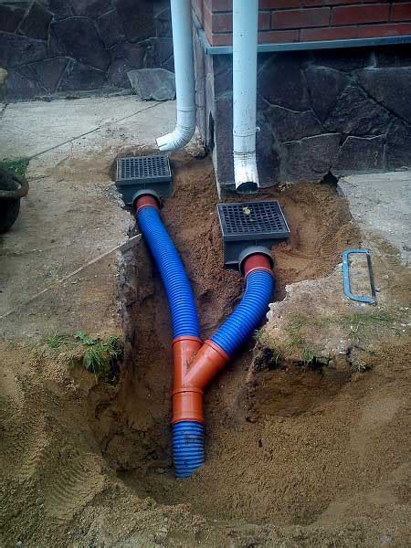 Вставка гофрированной трубы в дождеприемник