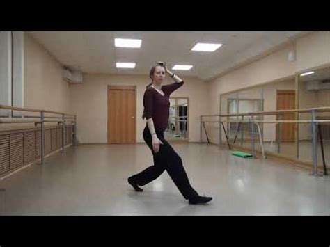 Вырезание и сборка ног комбинезона