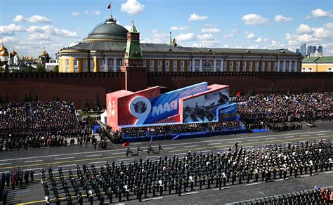 Грандиозный маскарад на Красной площади