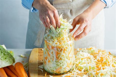 Добавление соли в тесто: важность для достижения идеального вкуса