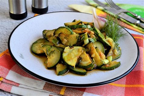 Жареные цукини с чесноком и специями: просто и вкусно