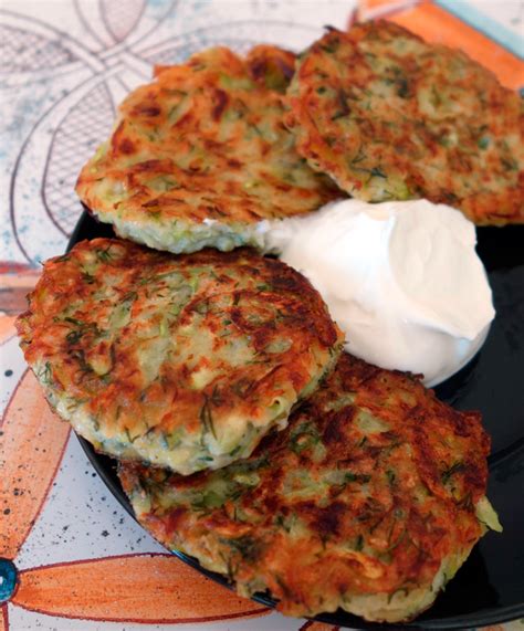 Запеченные лепешки из кабачков