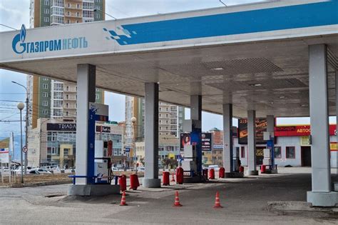 Заправка автомобилей на АЗС Газпромнефти