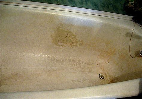 Зачем и как чистить ванну от желтого налета