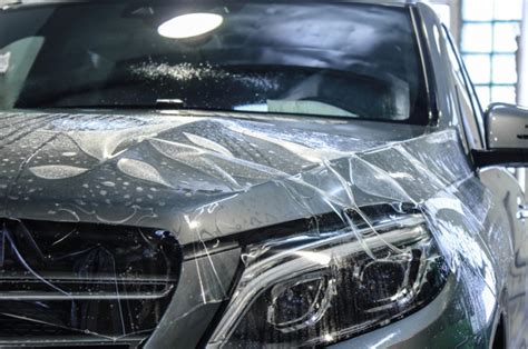 Защитите фары автомобиля с помощью клейкой бронепленки
