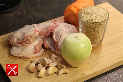 Ингредиенты, необходимые для приготовления плова из курицы в жаровне в домашних условиях