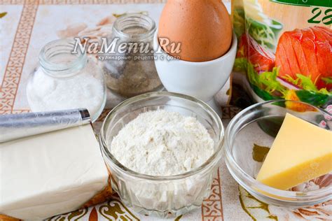 Ингредиенты для омлета с сыром и сосисками