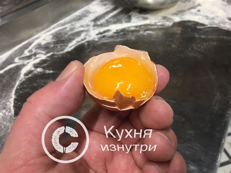 Использование сырого яйца для восстановления мягкости булочки