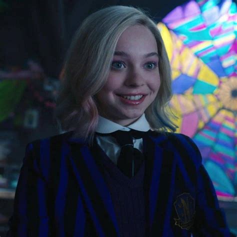 История персонажа Энид из сериала Уэнсдей