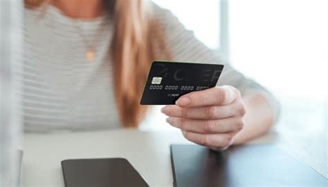 Как использование кредитной карты может помочь увеличить ваш лимит