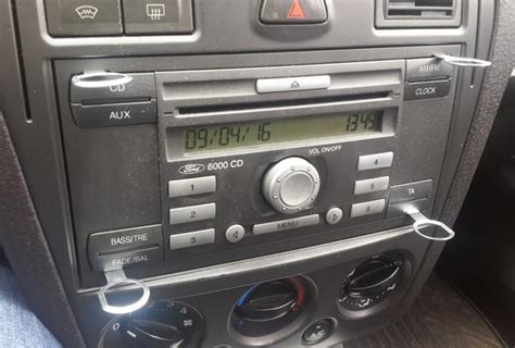 Как подключить AUX в автомобиле Форд Фьюжн