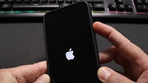 Как правильно перезагрузить iPhone 11 без использования экрана