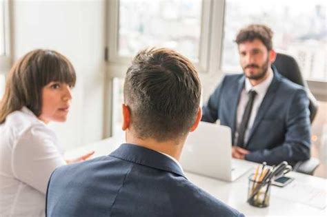 Как работают онлайн-сервисы для поиска информации об иске по фамилии