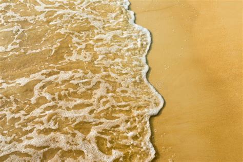Как создать реалистическое изображение моря и песка на холсте