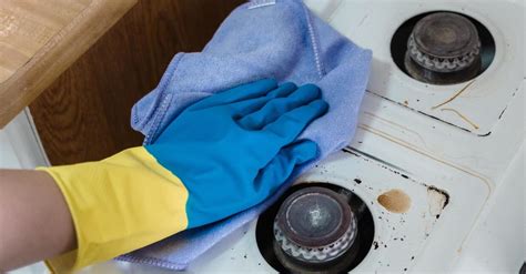 Как удалить пятна и жир с мойки в кухне