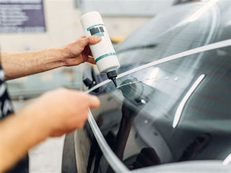 Как устранить царапины на лобовом стекле автомобиля