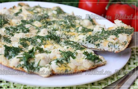 Легкий омлет с куриной грудкой и паприкой