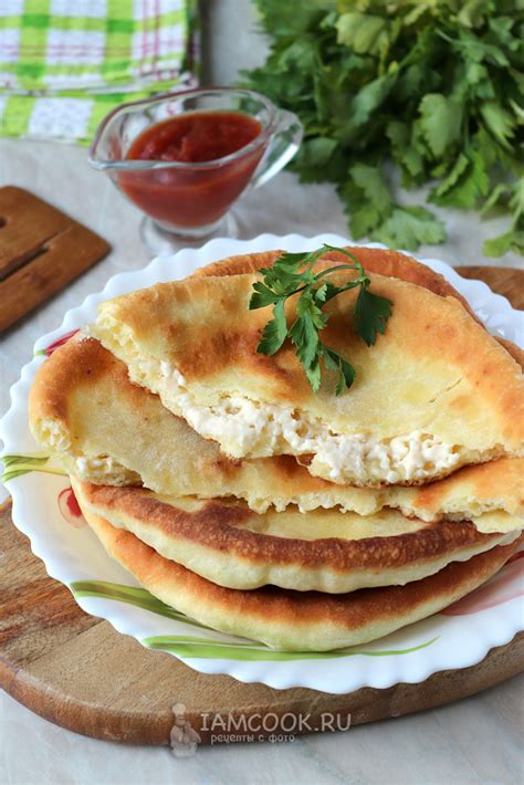 Лепешки с сыром на сковороде: легкий рецепт