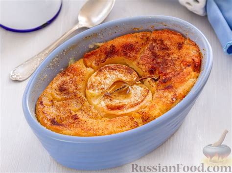 Манная каша с яблоками и корицей