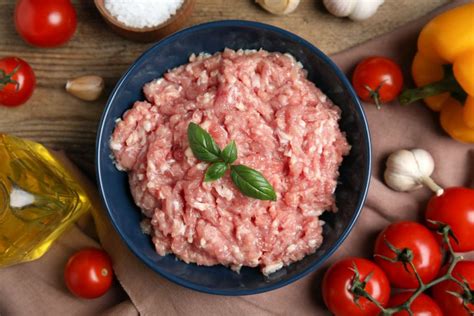 Мастерим вкусный и сочный фарш с помощью сочетания мяса и сала