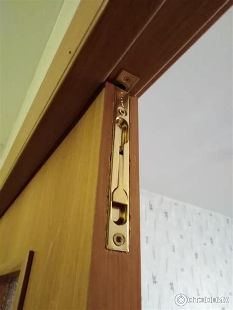 Метод 3: Использование зажимов и скобы, чтобы поднять шпингалет
