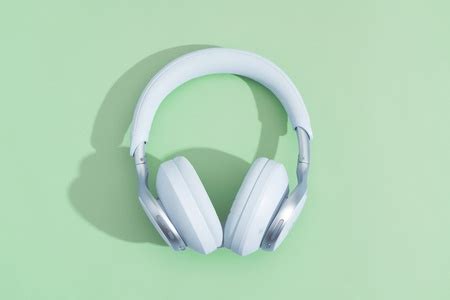 Найдите наушники Sony в списке доступных устройств
