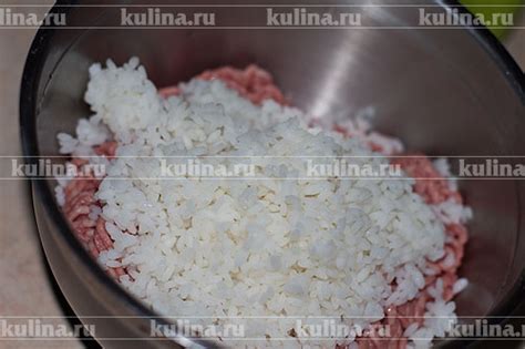 Насыпаем фарш говяжий в большую миску