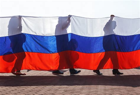 Национальный флаг России сегодня