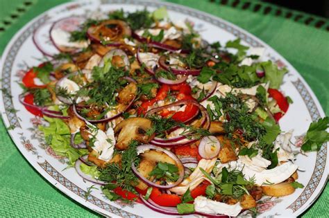 Нежный салат с белыми грибами и овощами