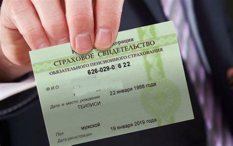 Обратитесь в органы социальной защиты для получения фамилии по СНИЛС