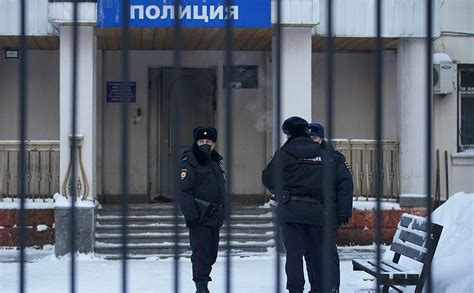 Обратитесь в отделение полиции