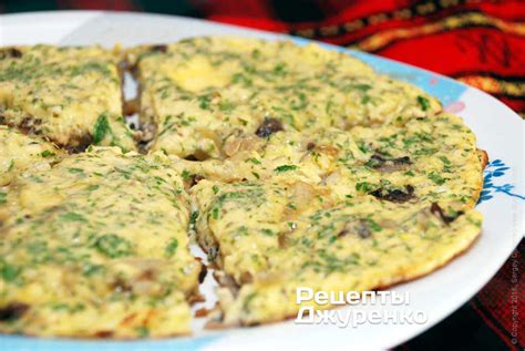 Омлет с копченостями и луком