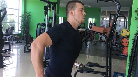Отведение гантелей назад