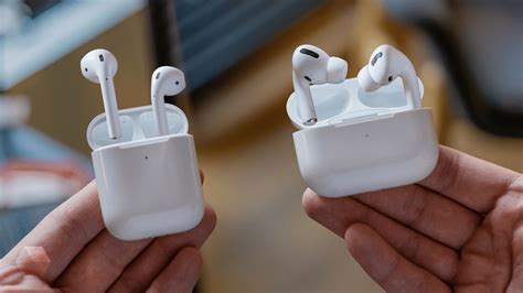 Открытие крышки AirPods 12