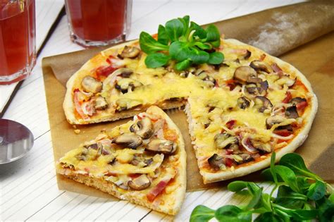 Пицца с замороженными грибами шиитаке и сыром