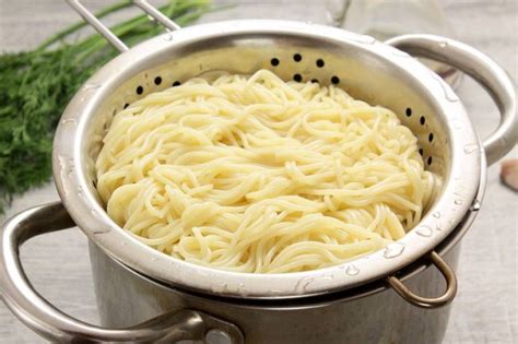 Плюсы использования сковороды при приготовлении макарон