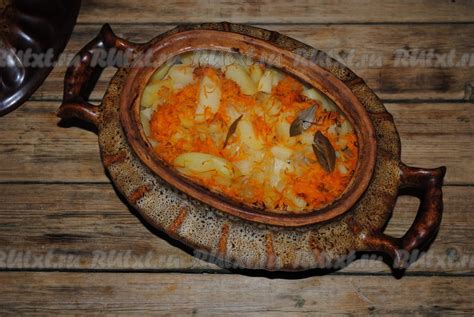 Подача и сервировка гуся с картошкой в горшочках