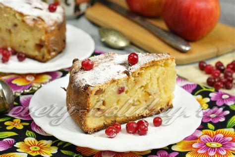Подача и хранение пирога с яблоками на кефире