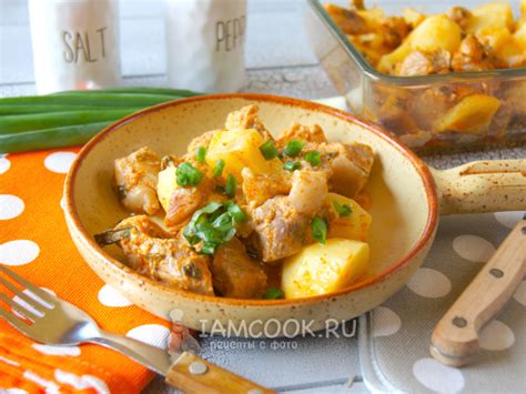 Подготовка ингредиентов для картошки с мясом в микроволновке