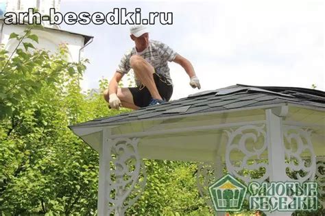 Поддержание мягкой кровли беседки