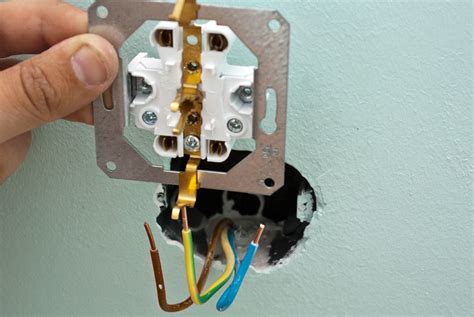 Подключаем PLC-адаптеры к розетке: