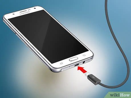 Подключите один конец USB-кабеля к устройству