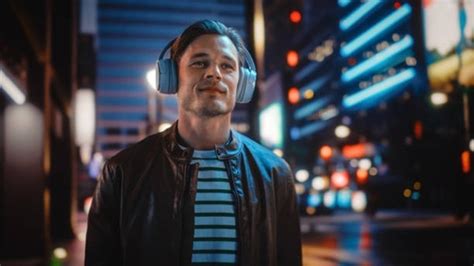 Почему важно отключить подсветку наушников