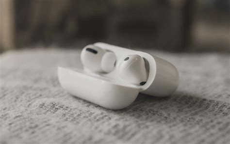 Почему вы можете захотеть отключить Siri на AirPods