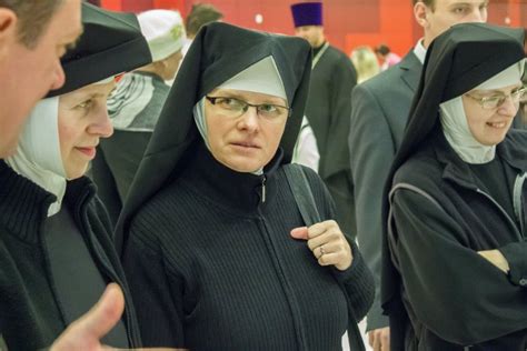 Почему монахини предпочитают черное одеяние
