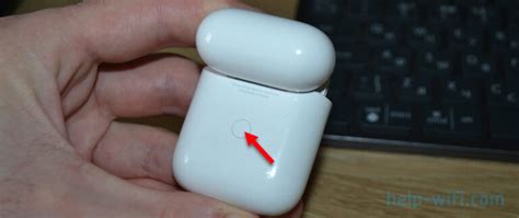 Почему AirPods не включаются от кнопки
